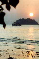 Sonnenuntergang auf der Insel Koh Samui in Thailand.