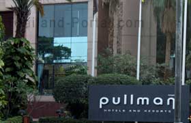 Eingang zu einem der Pullman Hotels and Resorts in Thailand (Luxushotel).