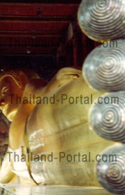 Der liegende Buddha in dem Kloster Wat Pho in Bangkok nochmals aus einer anderen Perspektive, man will ja nicht versäumen.
